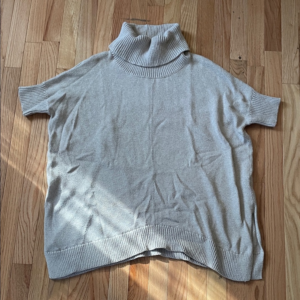 Old Navy Turtleneck Sweater Womens Medium Gray Short Sleeve Capsule Wardrobe